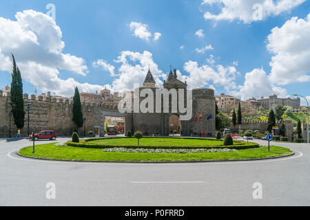 Puerta de Bisagra ou Alfonso VI Gate dans ville de Tolède, Espagne. Banque D'Images