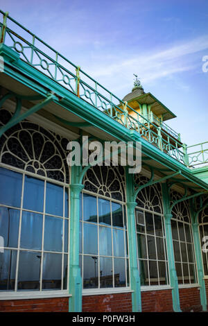 Bâtiments victoriens sur Madeira Drive à Brighton, East Sussex, Angleterre Banque D'Images