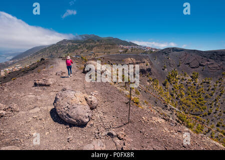 Tourisme Haut de San Antonio cratère volcanique à La Palma, îles canaries, espagne. Banque D'Images