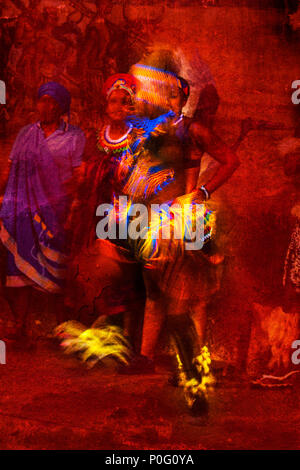 Brillamment colorées danseur africain portrait en mouvement contre un fond texturé rouge Banque D'Images