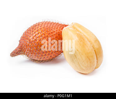 Salak Salacca zalacca fruits, isolé sur le fond blanc. Banque D'Images