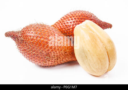 Snake Fruit, Salak ou Sala Fruit de la Thaïlande, isolé sur fond blanc. Banque D'Images