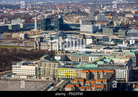 Vue sur Berlin Tiergarten, au nord-ouest, quartier du gouvernement, le Reichstag, la gare principale, Allemagne Banque D'Images