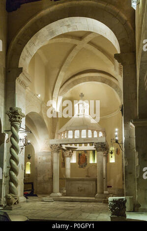 L'église médiévale de Santa Maria Assunta, Bominaco, Abruzzes Banque D'Images