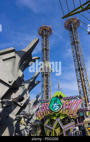 Orlando, Floride, USA - 10 mai 2018 : Ride Doctor Doom Fearfall. Île de l'aventure. Universal.Incredible Hulk coaster dans l'île d'aventure de Universal Studios Orlando. Banque D'Images