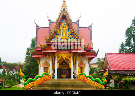 Temple de Moine noir dans le lac, Wat Bo Phut à Koh Samui, Thaïlande Banque D'Images