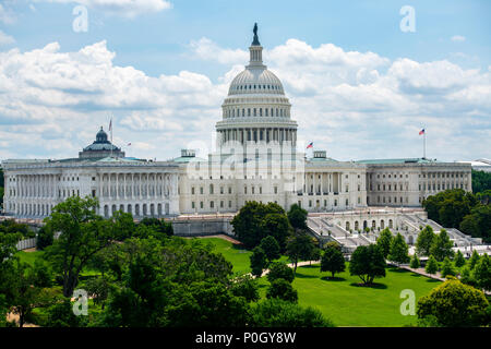 USA Wasington State DC D.C. L U S'appuyant sur le Capitol Hill sur une journée ensoleillée. Banque D'Images