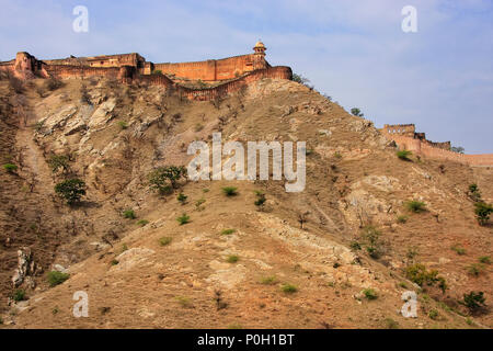 Jaigarh Fort sur le haut de la colline d'aigles près de Jaipur, Rajasthan, Inde. Le fort a été construit par Jai Singh II en 1726 pour protéger le Fort Amber Banque D'Images