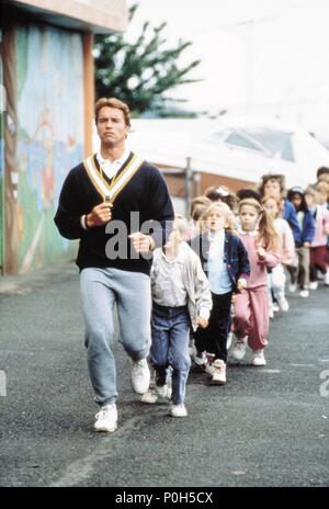 Titre original : LA CDP de la maternelle. Titre en anglais : LA CDP de la maternelle. Film Réalisateur : Ivan REITMAN. Année : 1990. Stars : Arnold Schwarzenegger. Credit : UNIVERSAL PICTURES / Album Banque D'Images