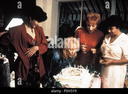 Titre original : POSTCARDS FROM THE EDGE. Titre en anglais : POSTCARDS FROM THE EDGE. Directeur de film : Mike Nichols. Année : 1990. Stars : Robin Bartlett ; Meryl Streep, Shirley Maclaine. Credit : Columbia Pictures / JAMES, David / Album Banque D'Images