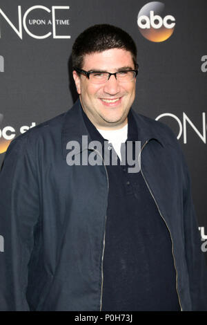 Une fois parti, Série Finale à Londres le 8 mai 2018 à West Hollywood, CA comprend : Adam Horowitz Où : West Hollywood, California, United States Quand : 08 mai 2018 Credit : Nicky Nelson/WENN.com Banque D'Images