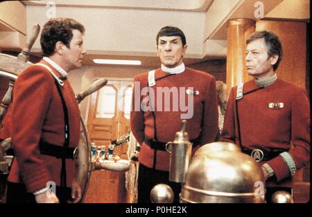 Titre original : STAR TREK V : The Final Frontier. Titre en anglais : STAR TREK V : The Final Frontier. Film Réalisateur : William Shatner. Année : 1989. Stars : Leonard Nimoy, William SHATNER, DEFOREST KELLEY. Credit : PARAMOUNT PICTURES / Album Banque D'Images