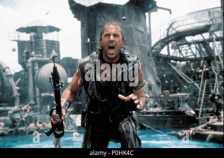 Titre original : Waterworld. Titre en anglais : Waterworld. Directeur de film : Kevin Reynolds. Année : 1995. Stars : Kevin Costner. Credit : UNIVERSAL PICTURES / Album Banque D'Images