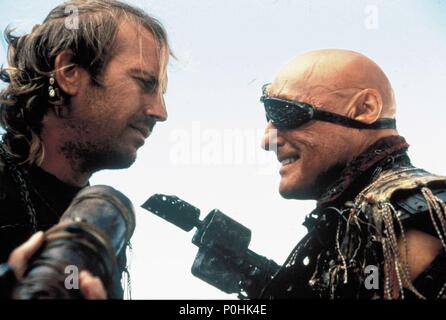 Titre original : Waterworld. Titre en anglais : Waterworld. Directeur de film : Kevin Reynolds. Année : 1995. Stars : Kevin Costner, Dennis Hopper. Credit : UNIVERSAL PICTURES / Album Banque D'Images