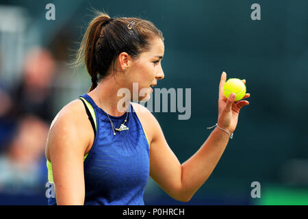 Centre de tennis de Nottingham, Nottingham, Royaume-Uni. 9 juin, 2018. Jodie Burrage de Grande-Bretagne se prépare à servir contre Valeria Savinykh Crédit de la Russie : Action Plus Sport/Alamy Live News Banque D'Images