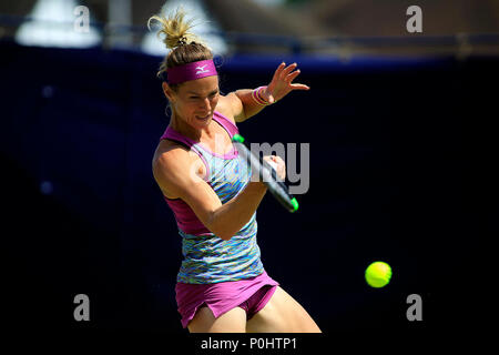 Londres, Royaume-Uni, Conny Perrin de la Suisse en action au cours de sa demi-finale contre Harriet Dart de Grande-Bretagne. Fuzion 100 2018 trophée Surbiton , événement tennis jour 6 à la raquette de Surbiton et Fitness Club de Surbiton, Surrey le samedi 9 juin 2018. Ce droit ne peut être utilisé qu'à des fins rédactionnelles. Utilisez uniquement rédactionnel, pic par Steffan Bowen/Andrew Orchard la photographie de sport/Alamy live news Banque D'Images