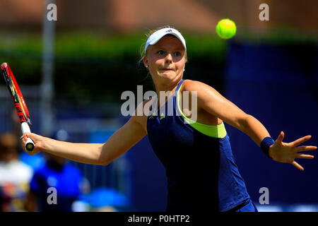 London, UK, Harriet Dart de Grande-bretagne en action dans sa demi-finale contre Conny Perrin de la Suisse. Fuzion 100 2018 trophée Surbiton , événement tennis jour 6 à la raquette de Surbiton et Fitness Club de Surbiton, Surrey le samedi 9 juin 2018. Ce droit ne peut être utilisé qu'à des fins rédactionnelles. Utilisez uniquement rédactionnel, pic par Steffan Bowen/Andrew Orchard la photographie de sport/Alamy live news Banque D'Images