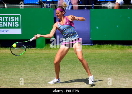 Londres, Royaume-Uni, Conny Perrin de la Suisse en action au cours de sa demi-finale contre Harriet Dart de Grande-Bretagne. Fuzion 100 2018 trophée Surbiton , événement tennis jour 6 à la raquette de Surbiton et Fitness Club de Surbiton, Surrey le samedi 9 juin 2018. Ce droit ne peut être utilisé qu'à des fins rédactionnelles. Utilisez uniquement rédactionnel, pic par Steffan Bowen/Andrew Orchard la photographie de sport/Alamy live news Banque D'Images