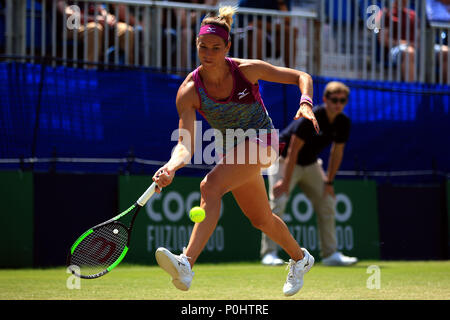 Londres, Royaume-Uni, Conny Perrin de la Suisse en action au cours de sa demi-finale contre Harriet Dart de Grande-Bretagne. Fuzion 100 2018 trophée Surbiton , événement tennis jour 6 à la raquette de Surbiton et Fitness Club de Surbiton, Surrey le samedi 9 juin 2018. Ce droit ne peut être utilisé qu'à des fins rédactionnelles. Utilisez uniquement rédactionnel, pic par Steffan Bowen/Andrew Orchard la photographie de sport/Alamy live news Banque D'Images