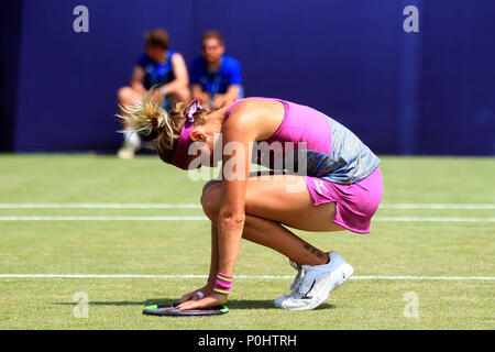 Londres, Royaume-Uni, Conny Perrin de la Suisse réagit au cours de sa demi-finale contre Harriet Dart de Grande-Bretagne. Fuzion 100 2018 trophée Surbiton , événement tennis jour 6 à la raquette de Surbiton et Fitness Club de Surbiton, Surrey le samedi 9 juin 2018. Ce droit ne peut être utilisé qu'à des fins rédactionnelles. Utilisez uniquement rédactionnel, pic par Steffan Bowen/Andrew Orchard la photographie de sport/Alamy live news Banque D'Images