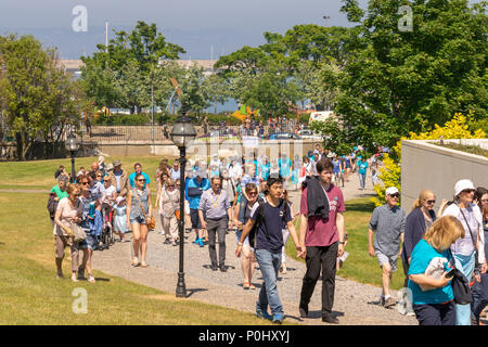 Dun Laoghaire, en Irlande. 6 juin, 2018. Jeune activiste environnemental Flossie Donnelly de plastique en mer d'Irlande pour mars l'océan Dun Laoghaire, Dublin, Irlande. Credit : Fabrice Jolivet/Alamy News Banque D'Images