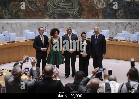 8 juin 2018 - Organisation des Nations Unies, New York, USA, 08 juin 2018 - Sur la photo (de gauche à droite) : Heiko Masse, ministre des Affaires étrangères de la République fédérale d'Allemagne ; Nonceba Lindiwe Sisulu, Ministre des Relations internationales et de la coopération de la République d'Afrique du Sud ; Miguel Vargas Maldonado, Ministre des affaires étrangères de la République dominicaine ; Retno Lestari Priansari Marsudi, Ministre des affaires étrangères de la République d'Indonésie, Didier Reynders, vice-Premier Ministre et Ministre des affaires étrangères de Belgique après l'élection de l'Indonésie en tant que nouveau membre non permanent de la SECU Banque D'Images