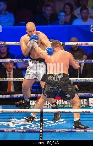 Arena de Manchester, Manchester, Royaume-Uni. 9 juin, 2018. Frank Warren Boxing Promotions, Tyson Fury contre Sefer Seferi, undercard lutte : un crochet gauche de Sean Turner dans un poids lourd Contact lutte contre Nathan Gorman : Action Crédit Plus Sport/Alamy Live News Banque D'Images