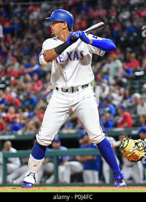 Jun 08, 2018 : Texas varie de cogneur Ronald Guzman # 67 au bâton lors d'un match entre la MLB Astros de Houston et les Texas Rangers à Globe Life Park à Arlington, TX Houston Texas défait 7-3 Albert Pena/CSM Crédit : Cal Sport Media/Alamy Live News Banque D'Images