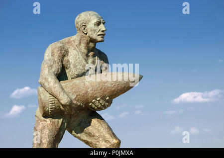 Monument de caporal, turc célèbre Cabuk (Onbasi Seyit Seyit) portant une pièce d'artillerie à Canakkale, Turquie Mémorial des martyrs. Banque D'Images