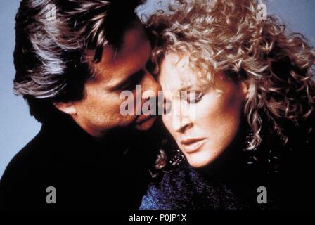 Titre original : ATTRACTION fatale. Titre en anglais : ATTRACTION fatale. Directeur de film : ADRIAN LYNE. Année : 1987. Stars : GLENN CLOSE, MICHAEL DOUGLAS. Credit : PARAMOUNT PICTURES / Album Banque D'Images