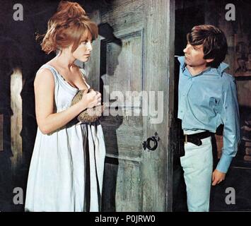 Titre original : THE FEARLESS VAMPIRE KILLERS. Titre en anglais : THE FEARLESS VAMPIRE KILLERS. Directeur du cinéma : Roman Polanski. Année : 1967. Stars : Roman Polanski, Sharon Tate. Credit : Cadre Films/Filmways Pictures / Album Banque D'Images