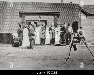 Description : Selig Polyscope Company a été la première société de production cinématographique américaine établie en permanence à l'Edendale district de Los Angeles (Californie) en mars 1908.. Film Original Titre : HISTOIRE DU CINÉMA : début de studios. Titre en anglais : FILM HISTORIQUE : début de studios. Banque D'Images