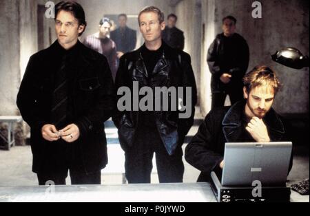 Titre original : MISSION : IMPOSSIBLE II. Titre en anglais : MISSION : IMPOSSIBLE II. Film Réalisateur : John Woo. Année : 2000. Stars : DOUGRAY SCOTT, WILLIAM MAPOTHER, RICHARD ROXBURGH. Credit : PARAMOUNT PICTURES / BOLAND, Gezer / Album Banque D'Images