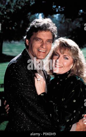 Titre original : FALCON CREST-TV. Titre en anglais : FALCON CREST-TV. Année : 1981. Stars : Susan Sullivan ; David Selby. Credit : LORIMAR PLAT / Album Banque D'Images