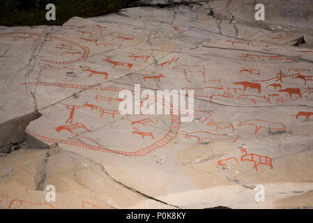 Il y a plus de 7000 ans, les pêcheurs et les éleveurs de rennes stoneage fait rock carvings autour de patrimoine mondial de l'Alta en Fimnmark province en Norvège- Banque D'Images