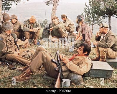 Titre original : KELLY'S HEROES. Titre en anglais : KELLY'S HEROES. Réalisateur : Brian G. HUTTON. Année : 1970. Stars : Telly Savalas ; CLINT EASTWOOD. Credit : M.G.M / Album Banque D'Images