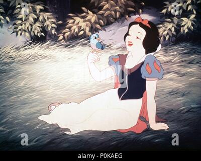 Titre original : Blanche Neige et les sept nains. Titre en anglais : Blanche Neige et les sept nains. Directeur de film : WALT DISNEY. Année : 1937. Credit : WALT DISNEY PRODUCTIONS / Album Banque D'Images