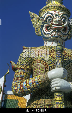 1995 GARDE LE SILENCE HISTORIQUE Wat Phra Kaeo THAÏLANDE BANGKOK LE GRAND PALAIS Banque D'Images