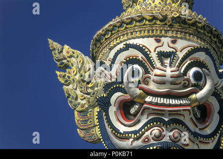 Historique 1995 PROTECTION FACIALE STATUE Wat Phra Kaeo THAÏLANDE BANGKOK LE GRAND PALAIS Banque D'Images