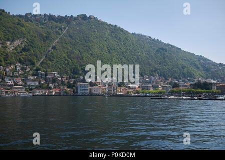 Côme, Italie - 22 Avril 2018 : Avis de Como de Tempio Voltiano park Banque D'Images