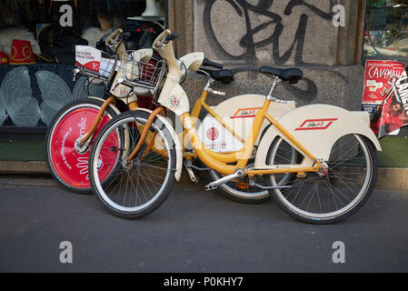 Milan, Italie - 17 Avril 2018 : Location de voitures à Milan Banque D'Images