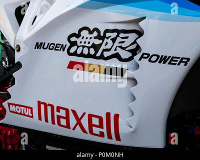 Moto électrique Mugen, TT Zero, Isle of Man TT 2018. Tourist Trophy Road race, fosses / paddock Banque D'Images