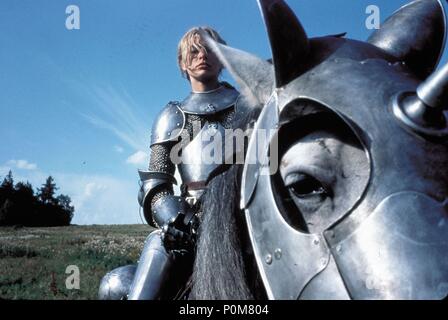 Titre original : JEANNE D'ARC. Titre en anglais : DE JEANNE D'ARC. Film Réalisateur : Luc BESSON. Année : 1999. Stars : JEANNE D'ARC ; Milla Jovovich. Credit : GAUMONT / anglais, Jack / Album Banque D'Images