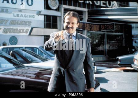 Titre original : CADILLAC MAN. Titre en anglais : CADILLAC MAN. Directeur de film : Roger Donaldson. Année : 1990. Stars : ROBIN WILLIAMS. Credit : ORION PICTURES / Album Banque D'Images