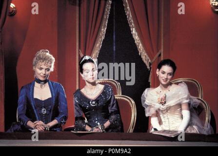 Titre original : L'ÂGE D'INNOCENCE. Titre en anglais : L'ÂGE D'INNOCENCE. Directeur : MARTIN SCORSESE Film. Année : 1993. Stars : Geraldine Chaplin ; Winona Ryder ; Michelle Pfeiffer. Credit : Columbia Pictures / CARUSO, Phillip / Album Banque D'Images