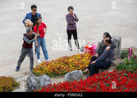 Yangzhou, Jiangsu, Chine. Des photos de chinois dans le parc du lac de l'Ouest mince. Banque D'Images