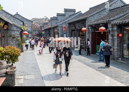Yangzhou, Jiangsu, Chine. Dong Guan Scène de rue. Banque D'Images