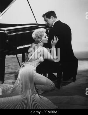 Film Original Title : L'HISTOIRE POUR PROTESTER CONTRE EDDY. Titre en anglais : L'HISTOIRE POUR PROTESTER CONTRE EDDY. Directeur de film : GEORGE SIDNEY. Année : 1956. Stars : Kim Novak ; TYRONE POWER. Credit : Columbia Pictures / Album Banque D'Images