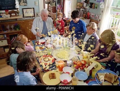 Titre original : MOINS CHER À LA DOUZAINE. Titre en anglais : MOINS CHER À LA DOUZAINE. Directeur de film : SHAWN LEVY. Année : 2003. Credit : TM 20 th CENTURY FOX / BENNETT, TRACY / Album Banque D'Images