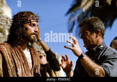 Titre original : LA PASSION DU CHRIST. Titre en anglais : LA PASSION DU CHRIST. Film Réalisateur : Mel Gibson. Année : 2004. Stars : Mel Gibson ; Jim Caviezel. Credit : icône DISTRIBUTION INC. / ANTONELLO, Philippe / Album Banque D'Images